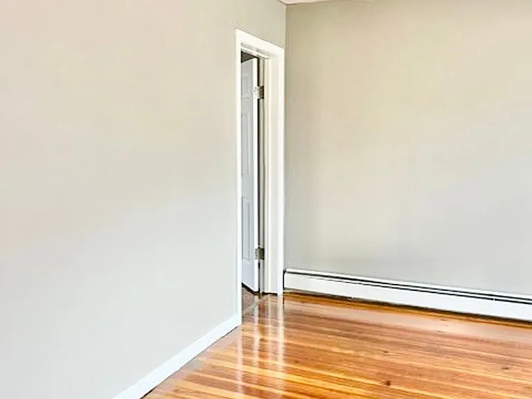 22-24 Lawn Ave #1R — Photo 16