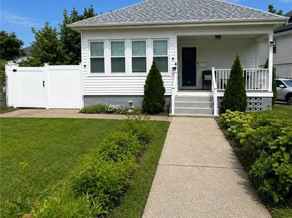 6 Warwick Rd, Pawtucket, RI 02861