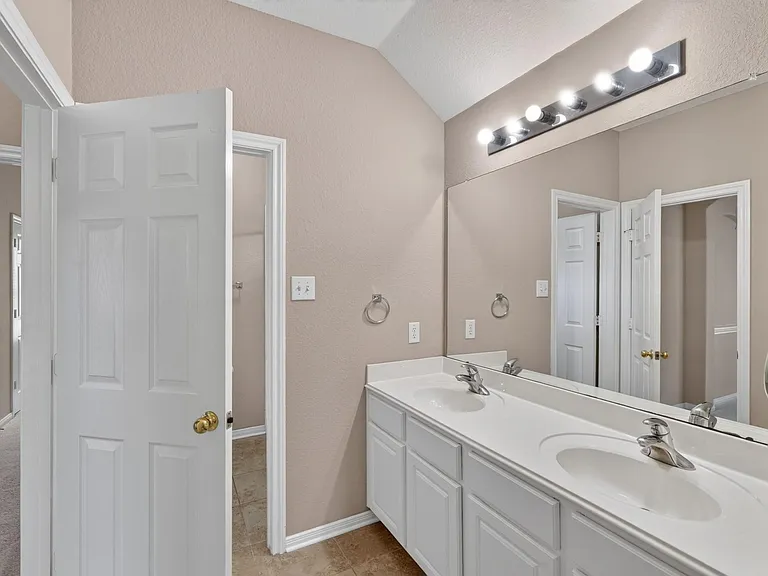 138 Zephyr Bend Pl — Photo 35