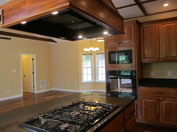 5th image of 1044 Water Oak Dr SW