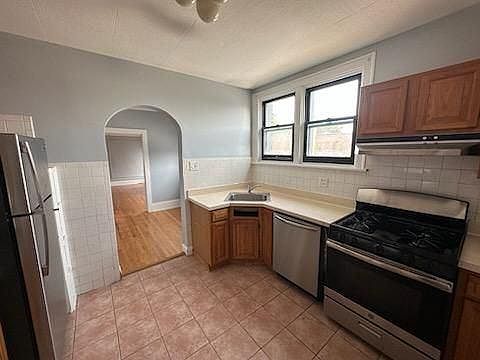 2nd image of 6111 N Washtenaw Ave APT 3