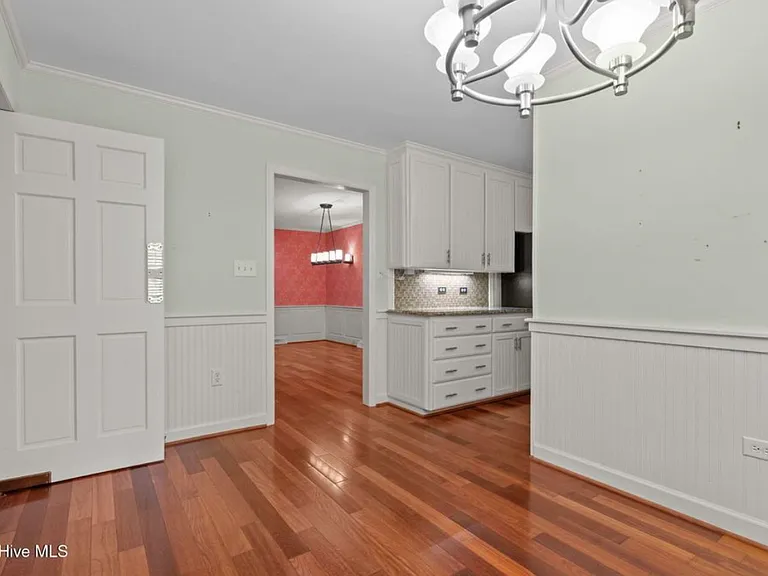 503 Scotland Ave — Photo 7