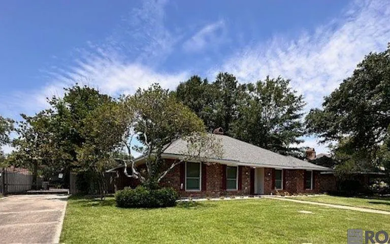 5840 Parkforest Dr — Photo 1