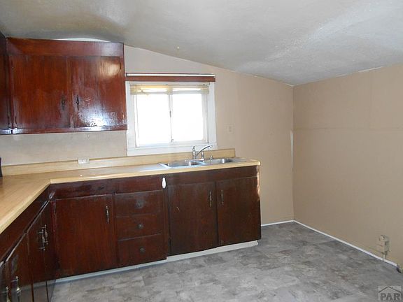 5th image of 1112 E 7th St