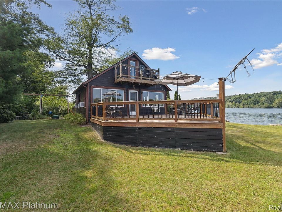 1st image of 2419 Gale Island St
