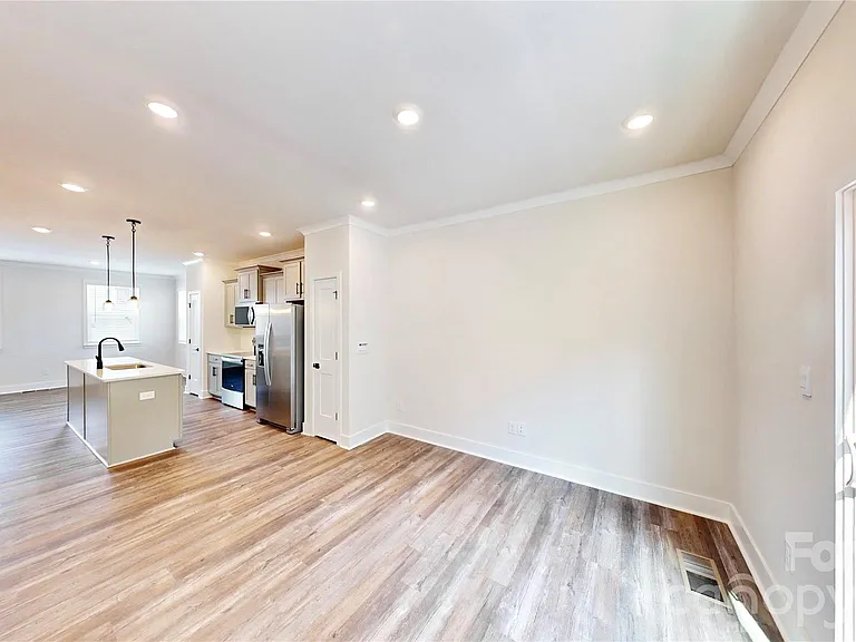 3640 Spencer St — Photo 5