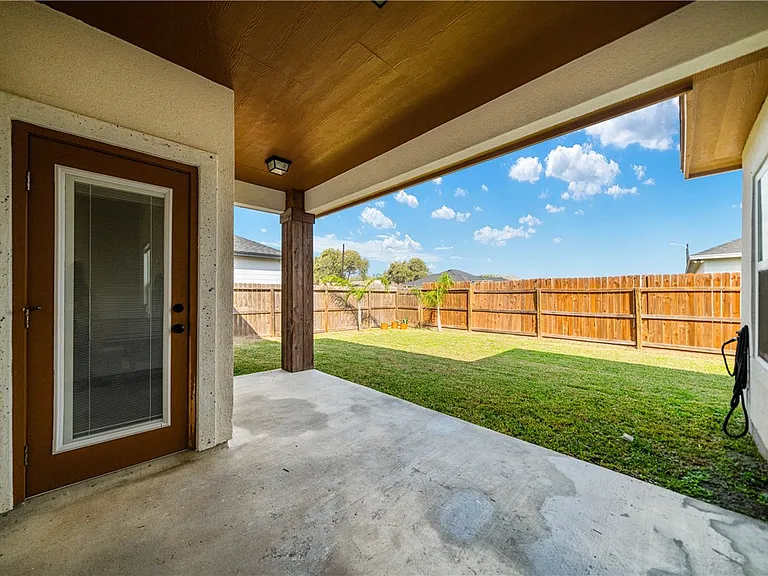 11526 S Creek Dr — Photo 24