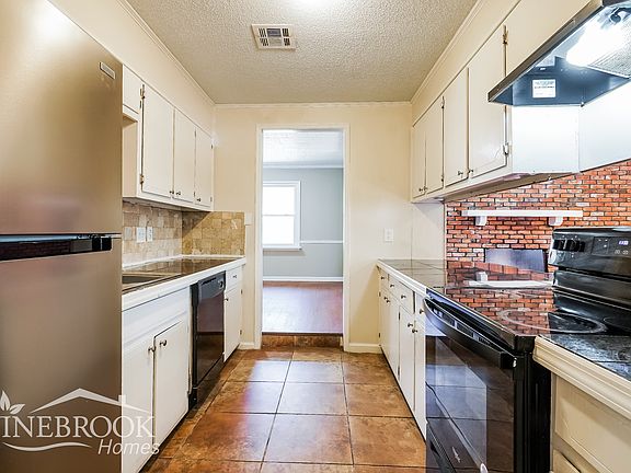 2nd image of 6404 Pinebrook Dr