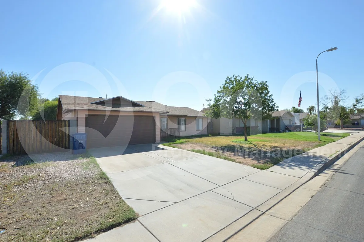 3 bed, 2.0 bath, 1443 sqft, $1,999 — Photo 2