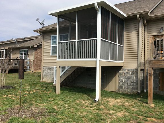 4th image of 2750 Waters Place Dr