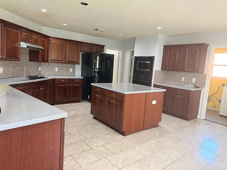 11308 Madison Ct — Photo 16