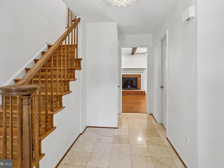 903 Ridge Dr — Photo 5