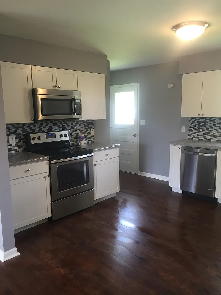 401 Riviera Dr photo 1