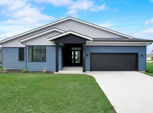 1384 Bunker Hill Dr, Sun Prairie, WI 53590