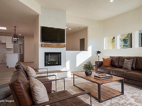 5th image of 5239 La Colonia Dr NW
