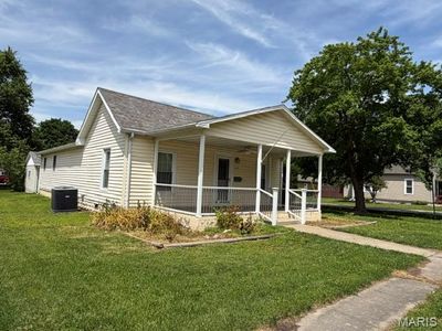 625 Young St, Nokomis, IL, 62075