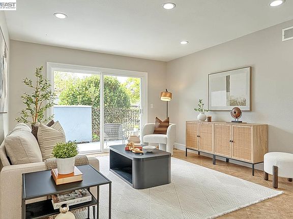 3rd image of 4556 Reyes Dr