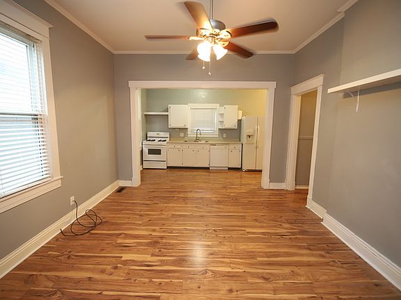 3rd image of 920 Ash St