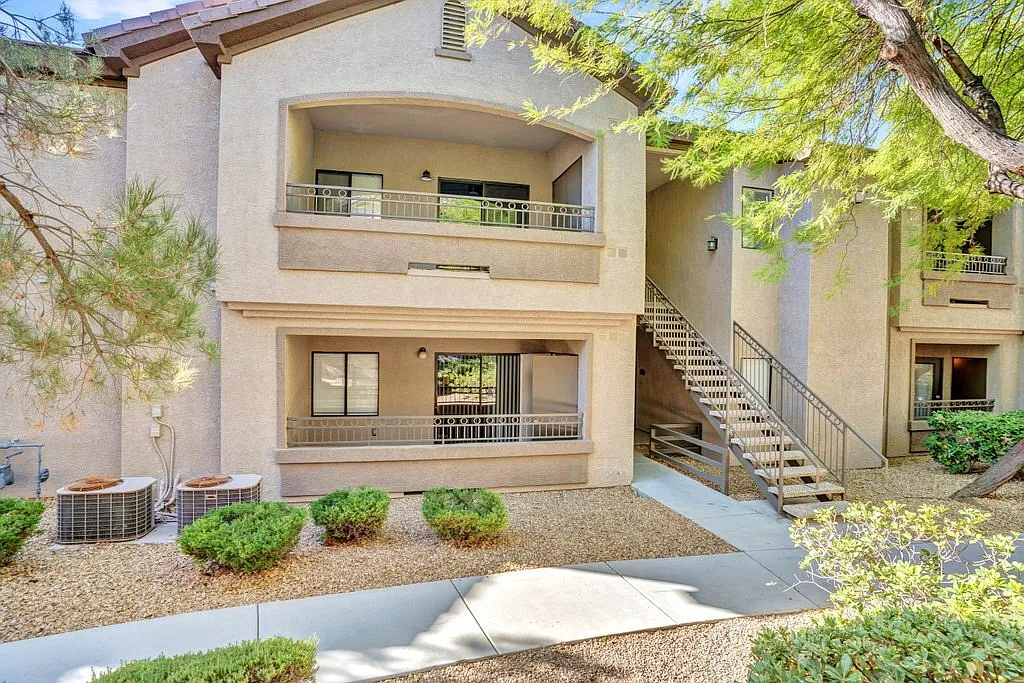 8250 N Grand Canyon Dr — Photo 4