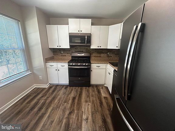 3rd image of 602 Briarwood Ct