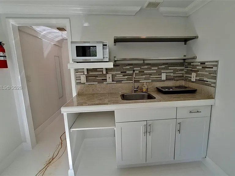 1028 S 62nd Ave #B — Photo 4