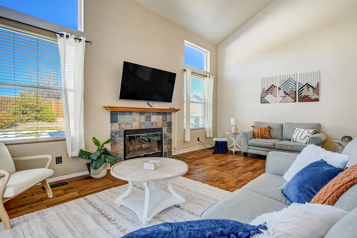 Cozy up to the warm fireplace! - Morning Glory Rd
