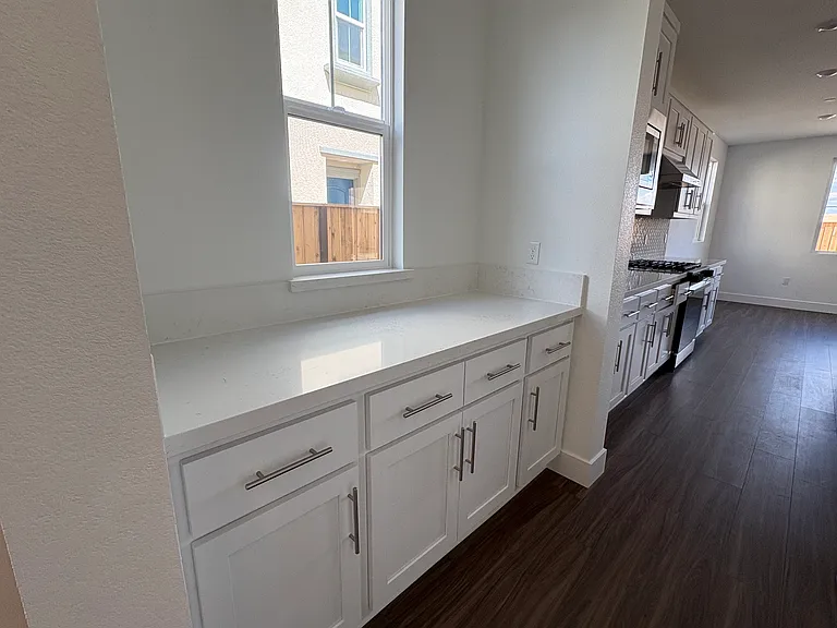7966 Lamplight Dr — Photo 8