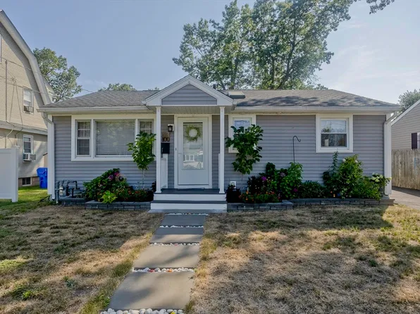 100 Champlain St, Indian Orchard, MA 01151