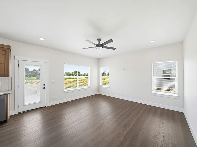 445 E River Ln — Photo 21