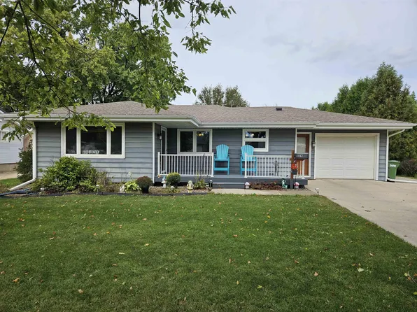 124 4th Ave SW, Cresco, IA 52136