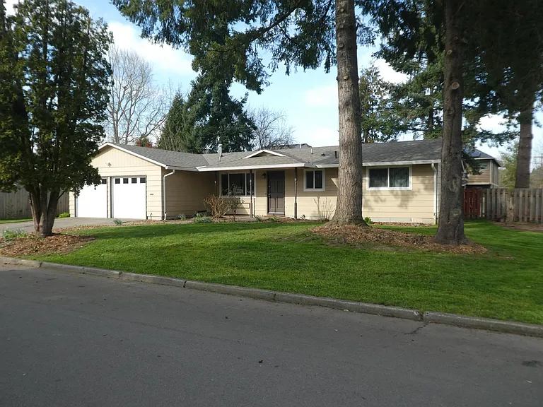 19245 SW York St — Photo 33