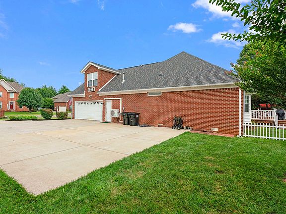 4th image of 2403 Amber Glen Dr