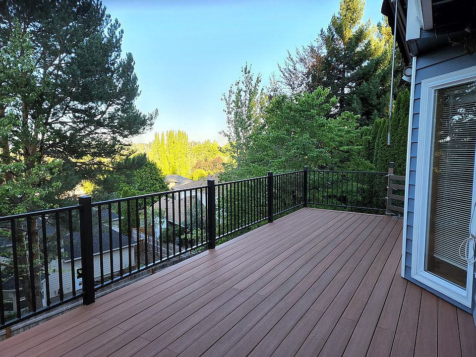 Main deck off kitchen nook