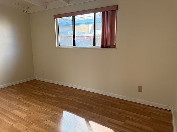 4th image of 955 Curtis Ave