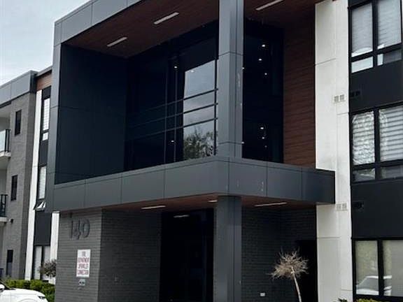 3rd image of 140 Main St E #209