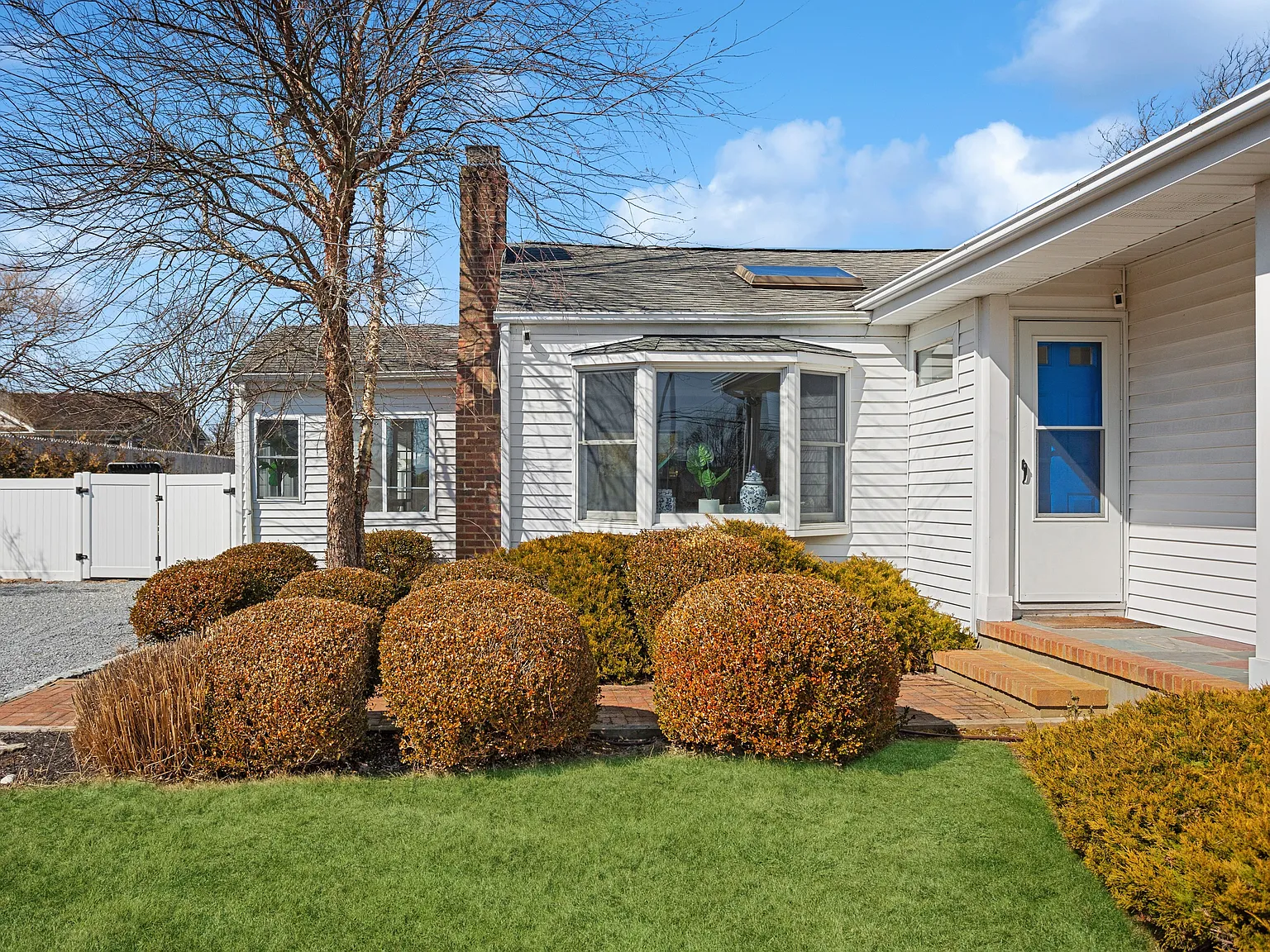 WHB Village Charming Easy Living on One Level with Heated Pool — Photo 2
