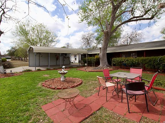 3rd image of 1013 E Hutchinson