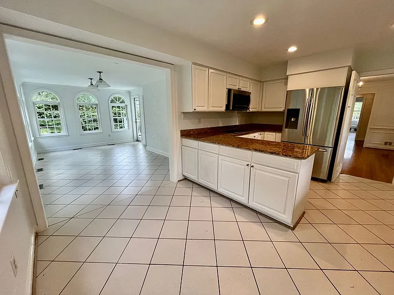 5100 Upton St NW — Photo 12