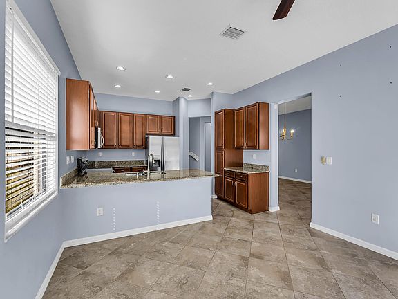 5th image of 9342 SW 38th Manor