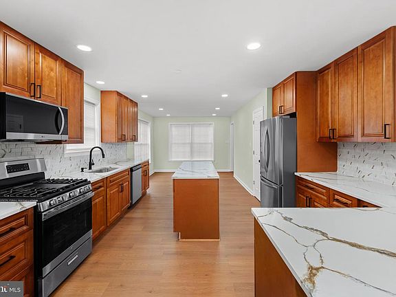 2nd image of 500 Magnolia St