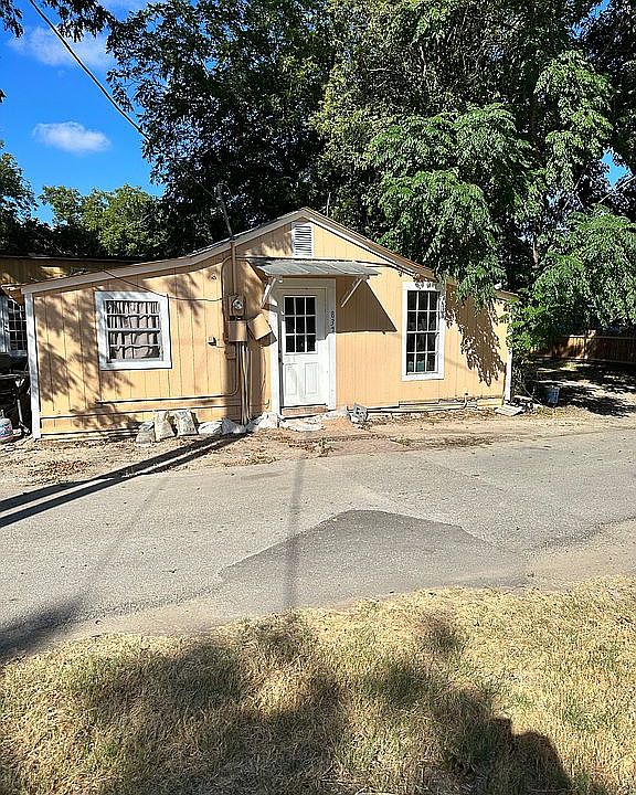 1st image of 825 Denver Dr