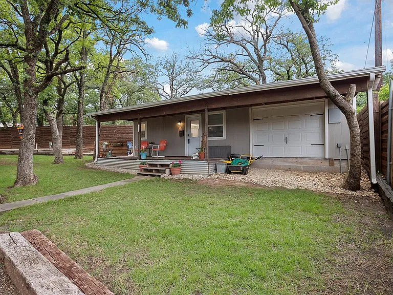 4016 Cactus Dr — Photo 2