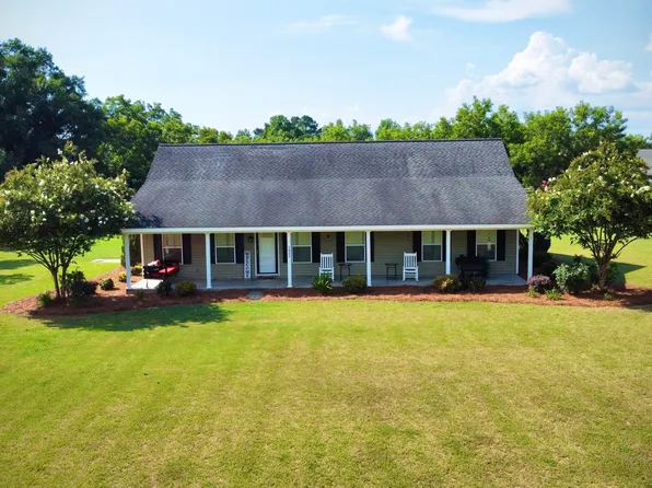 2402 Zoar Rd, Baxley, GA 31513