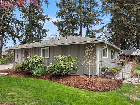 3rd image of 15822 SE Alpenglade Ct
