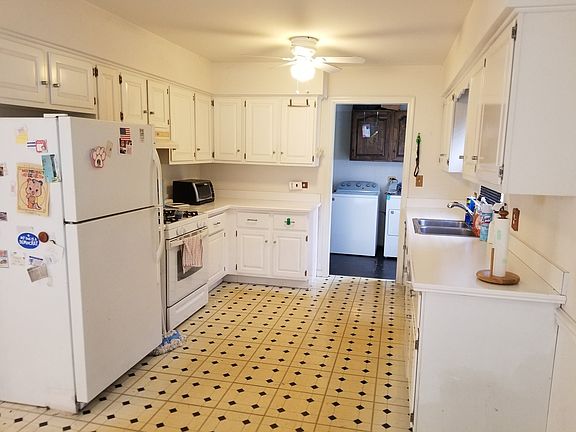 3rd image of 21304 W Burr Oak Ln