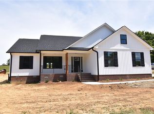 319 Cedar Lodge Rd, Thomasville, NC 27360