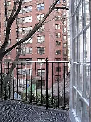 Rented by REAL New York | media 25