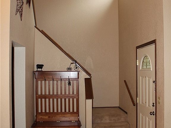 4th image of 8740 Oxford Dr SE