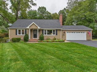 13 Woodland Ct, Kinnelon, NJ 07405