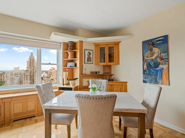 60 East 8th Street 20B image 3 of 12